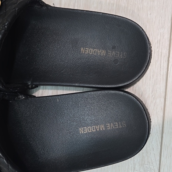 Steve Madden Women Zoray Black Quilted Slides with Gold Chain Sandals Sz 9 - Picture 6 of 11